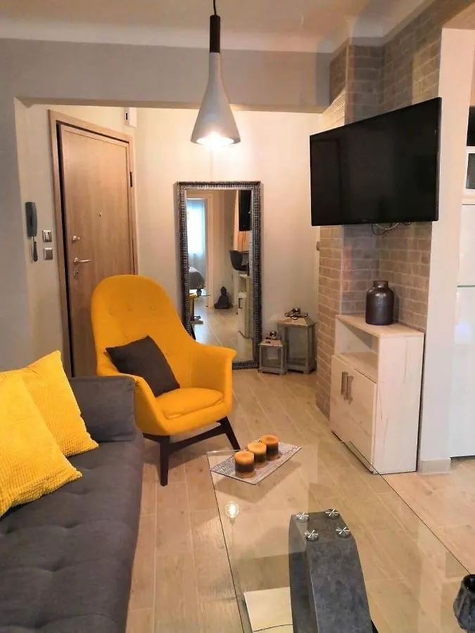Central Apartment With Garden Salonic